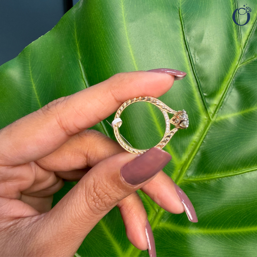 Pear Vivid Pink andDiamond Halo ring